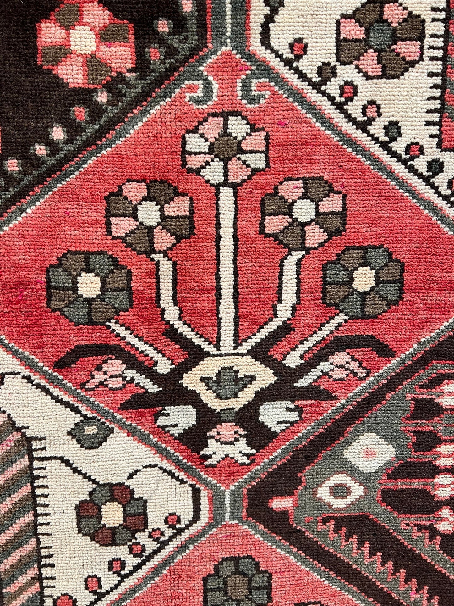 BAKHTIARI RUG