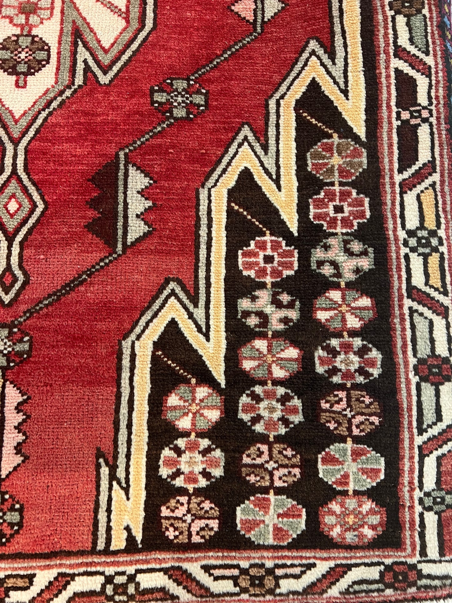 MAZLAGHAN RUG