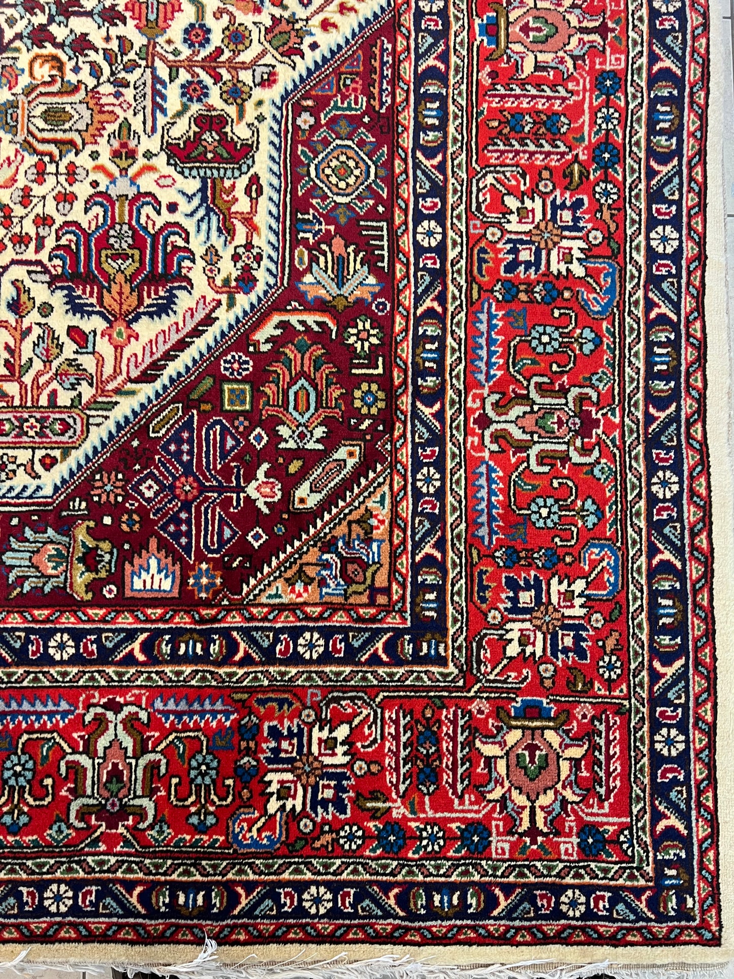 TABRIZ RUG GEOMETRIC PATTERN