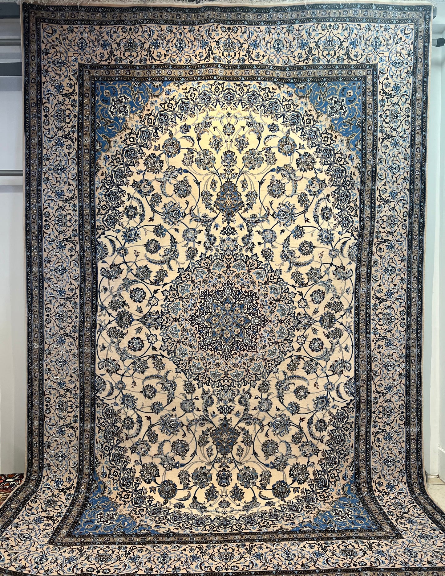 ESFEHAN RUG