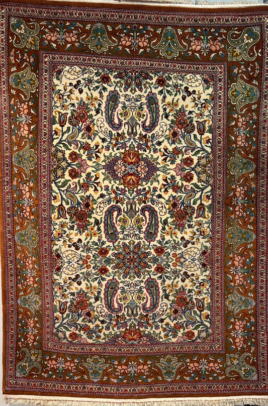QOM RUG FINE QUALITY (FOUNDATION IS SILK ).