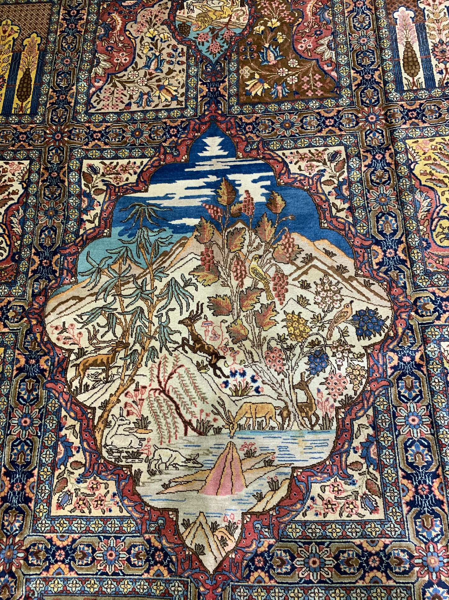 KHOY RUG COLLECTION ANTIQUE