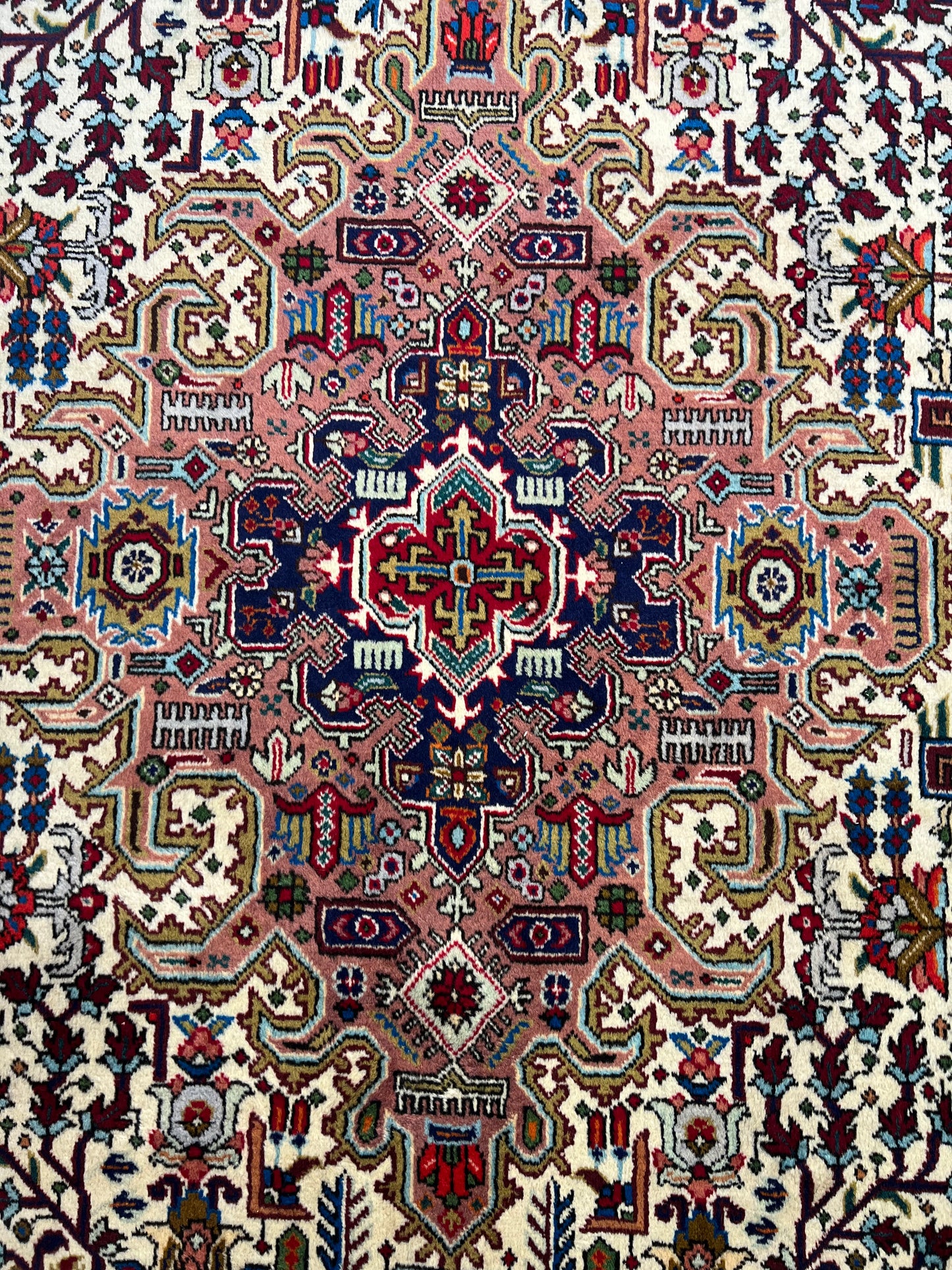TABRIZ RUG GEOMETRIC PATTERN