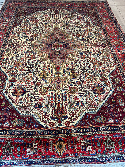 TABRIZ RUG GEOMETRIC PATTERN