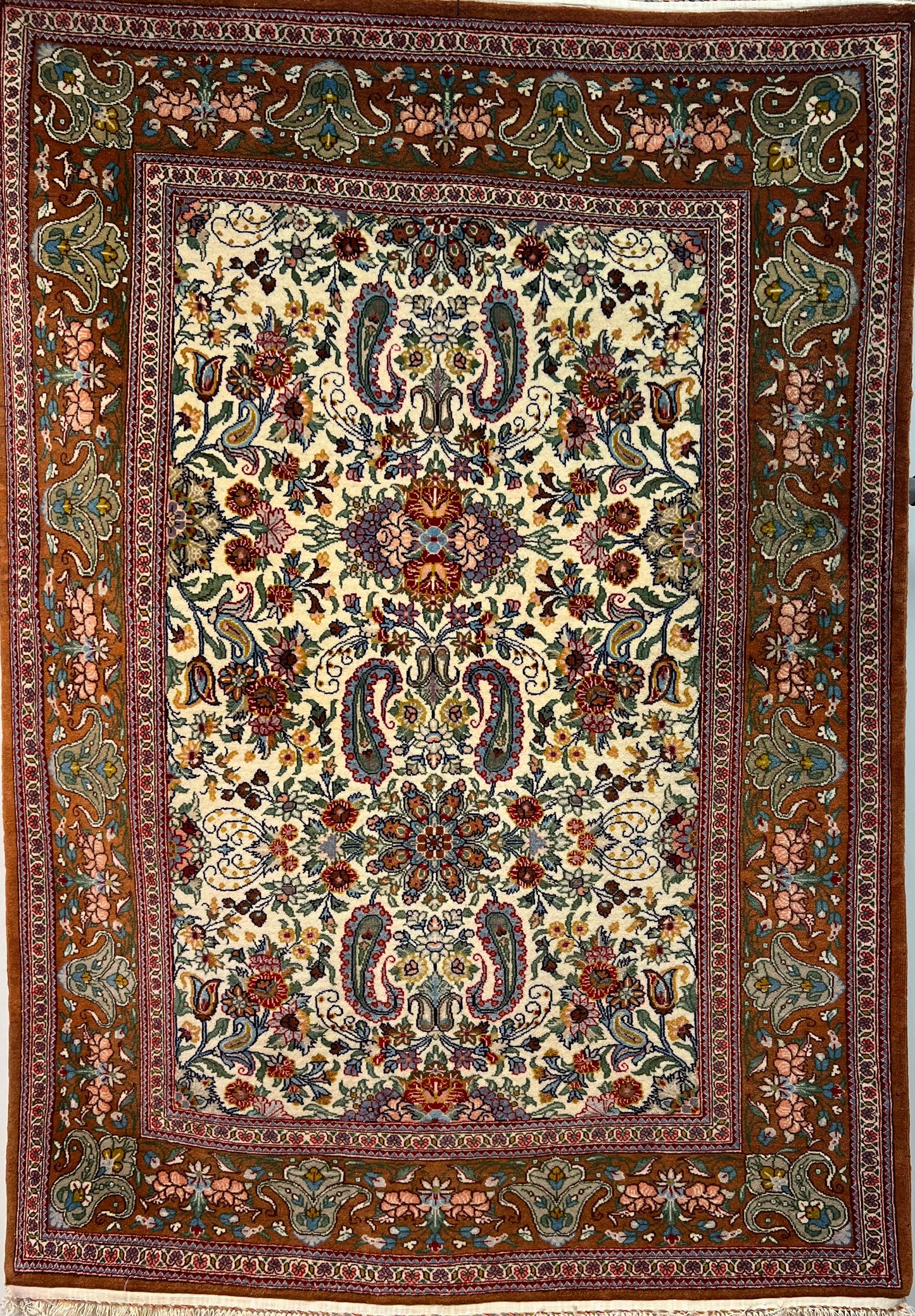QOM RUG FINE QUALITY (FOUNDATION IS SILK ).