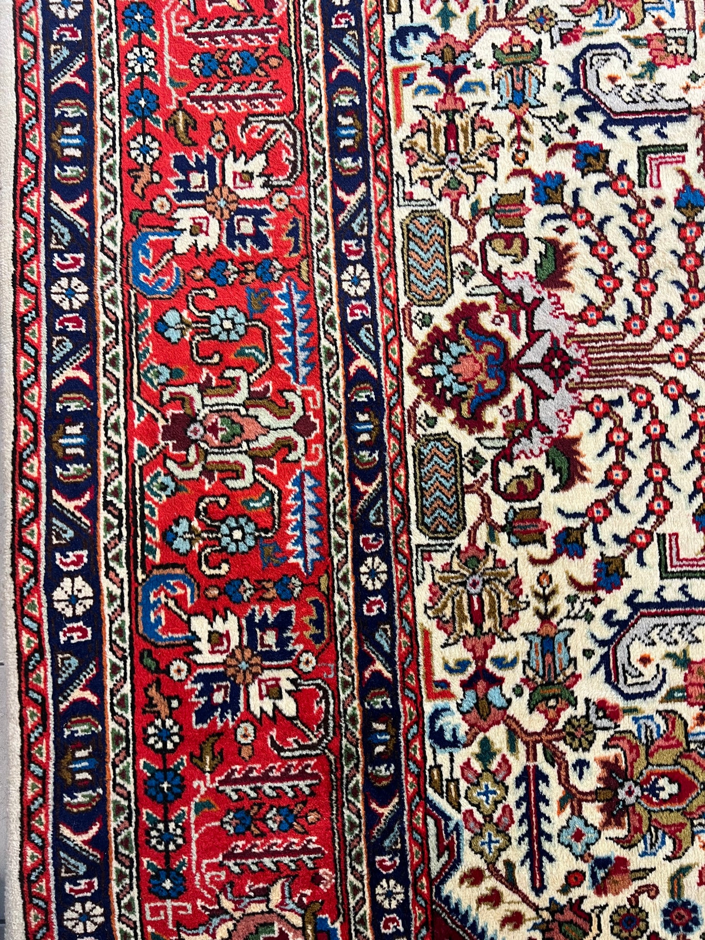 TABRIZ RUG GEOMETRIC PATTERN