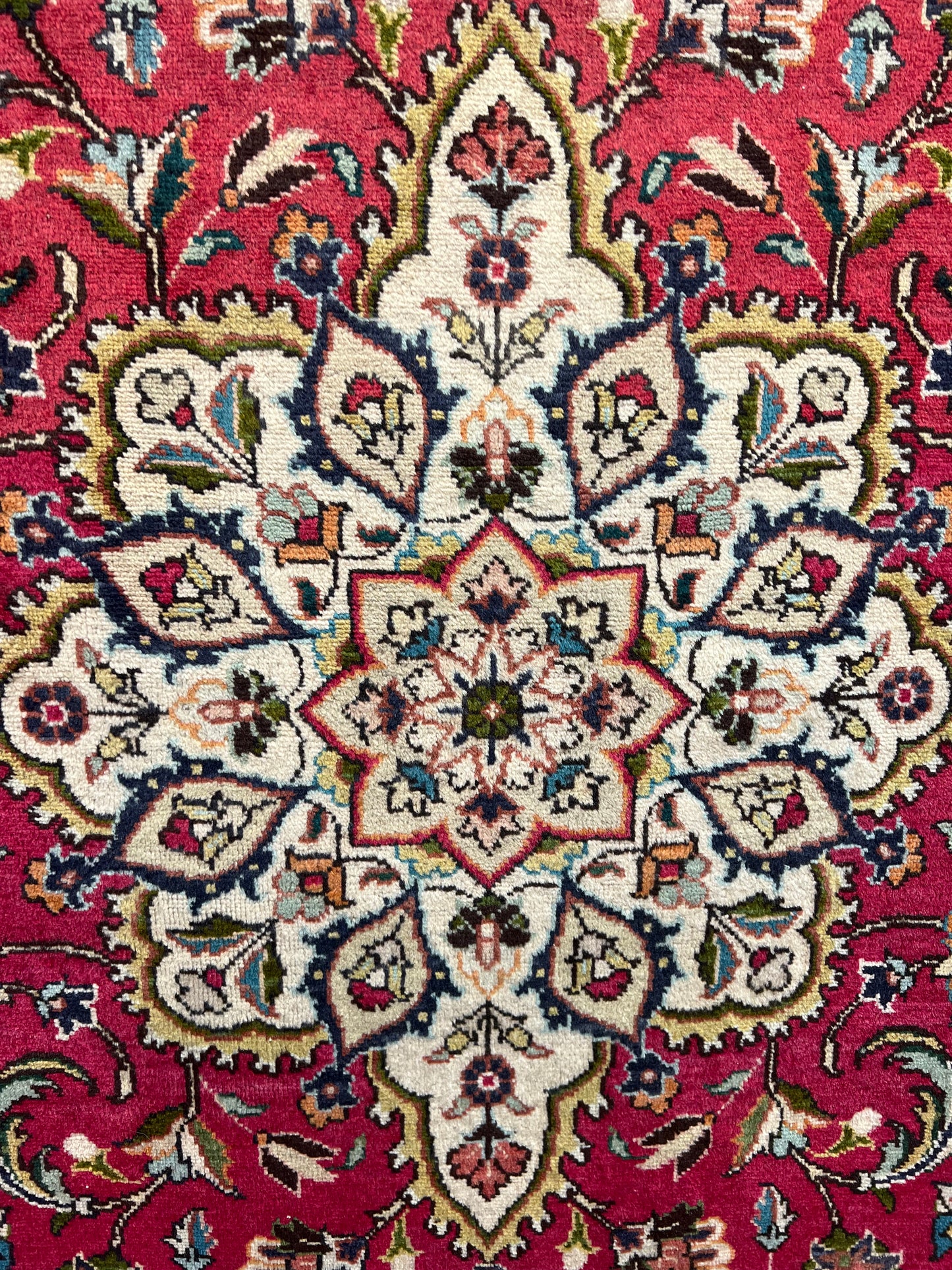 TABRIZ 40 RAJ MEDALLION