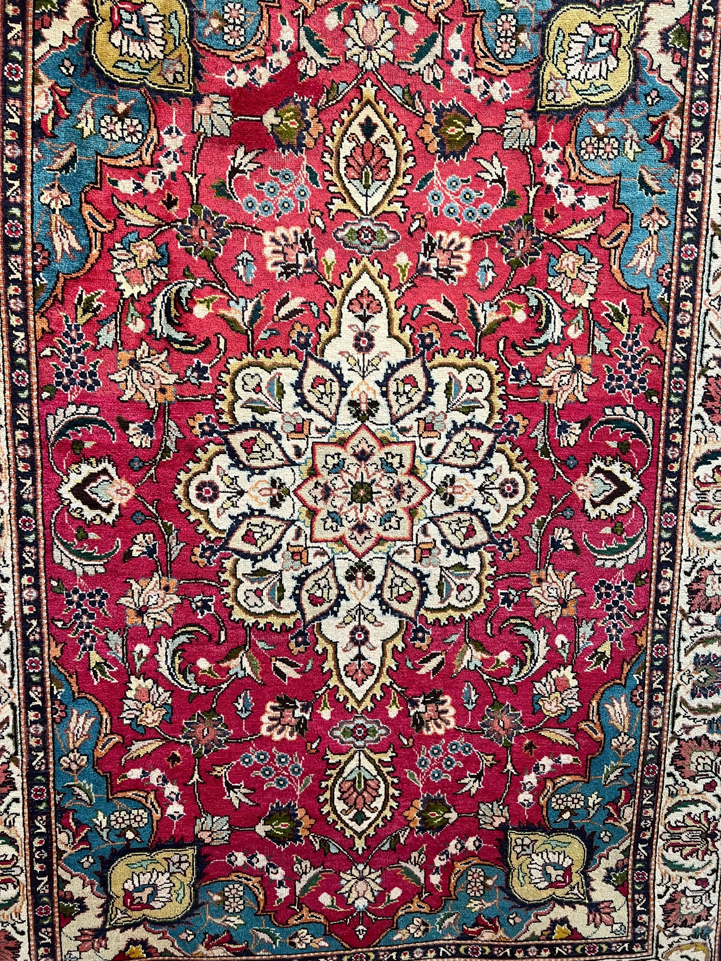 TABRIZ 40 RAJ MEDALLION