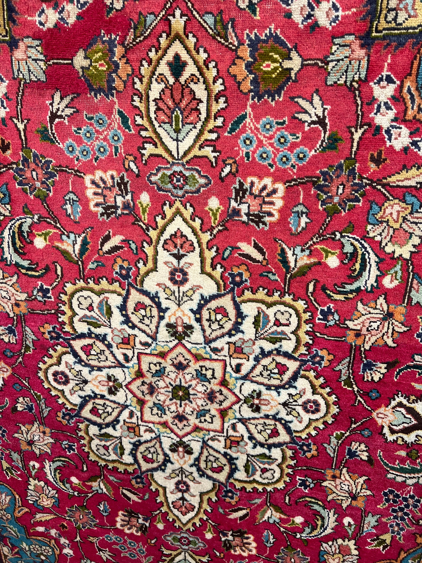 TABRIZ 40 RAJ MEDALLION