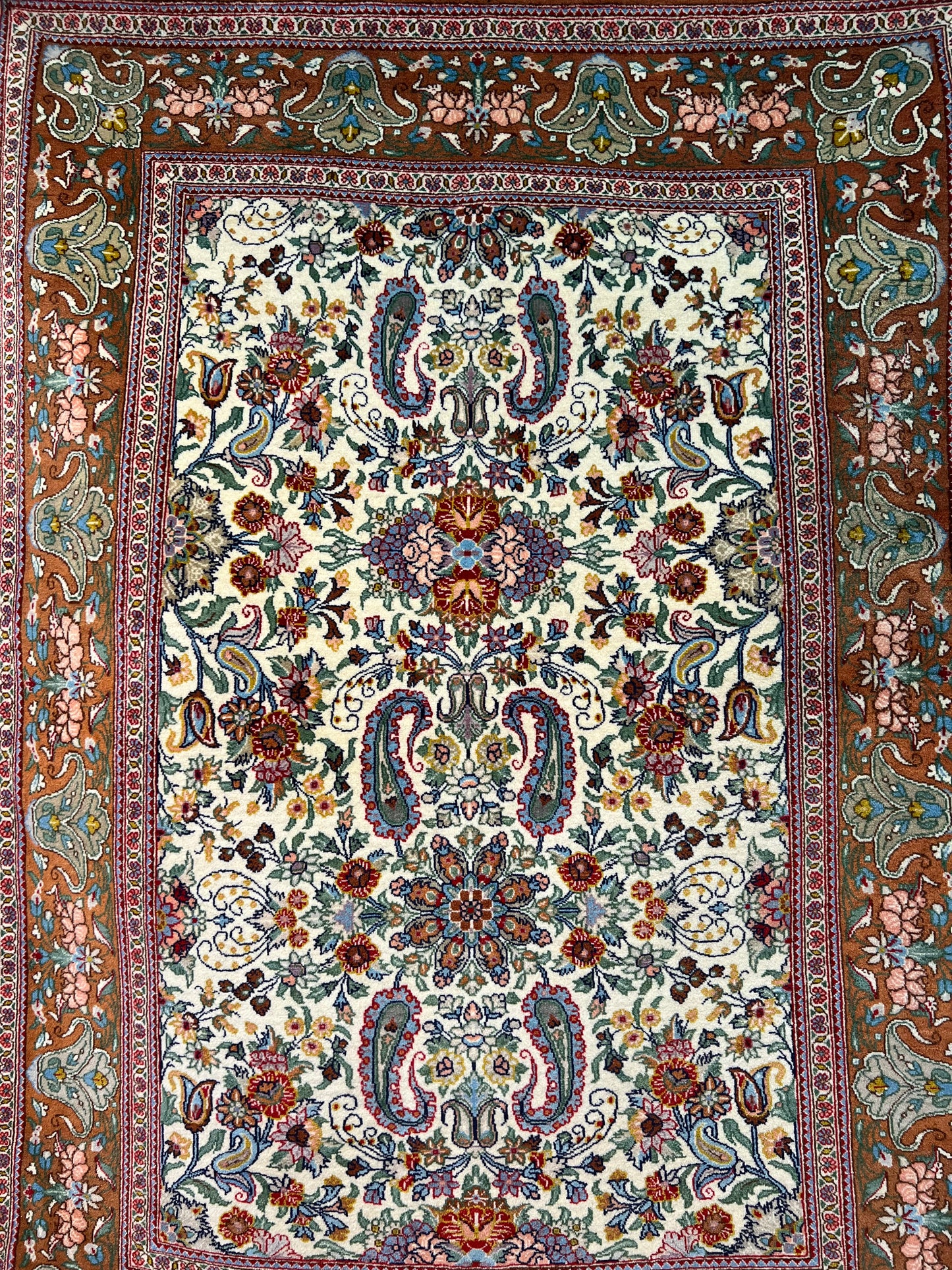 QOM RUG FINE QUALITY (FOUNDATION IS SILK ).