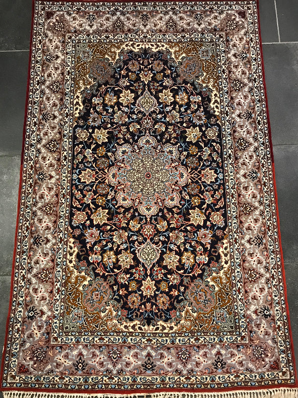 ESFEHAN FINE 10KHEFT. 44   5'.6" x 3'.7"