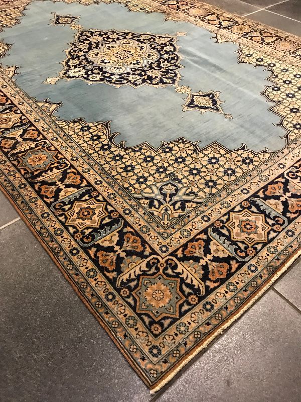 QOM (KHATAM KARI) OLD WITH SILK