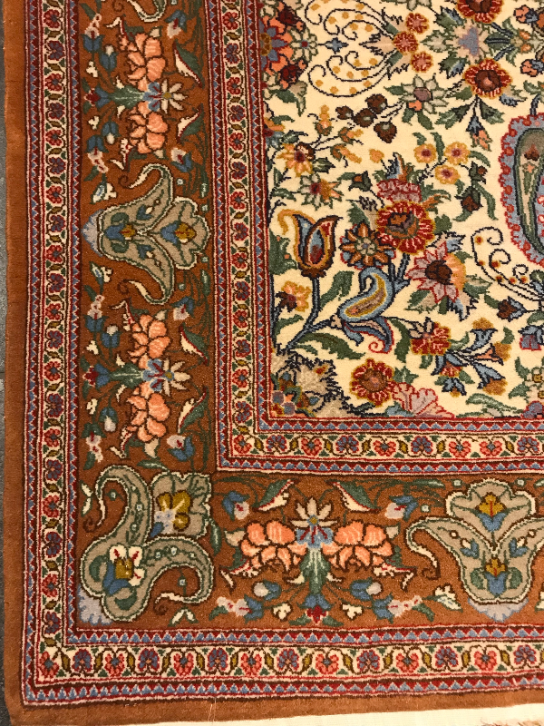 QOM RUG FINE QUALITY (FOUNDATION IS SILK ).