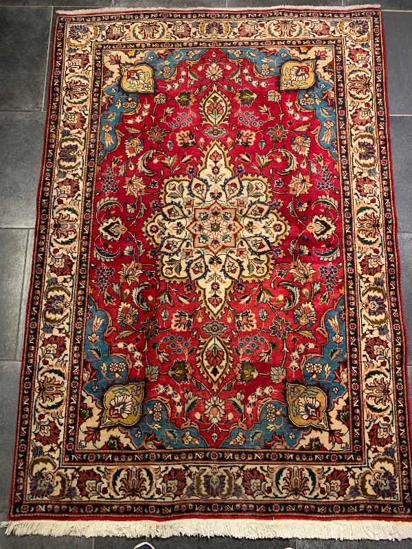 TABRIZ 40 RAJ MEDALLION