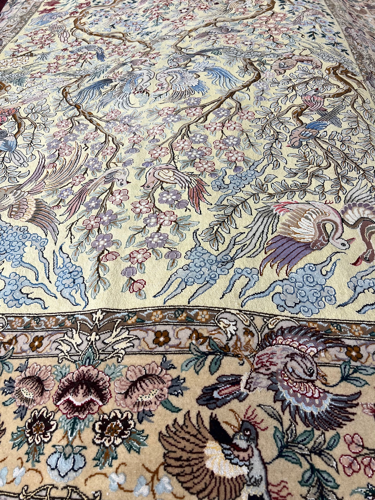 ESFEHAN RUG GOLDEN SILK. BACKGROUND &SILK FOUNDATION