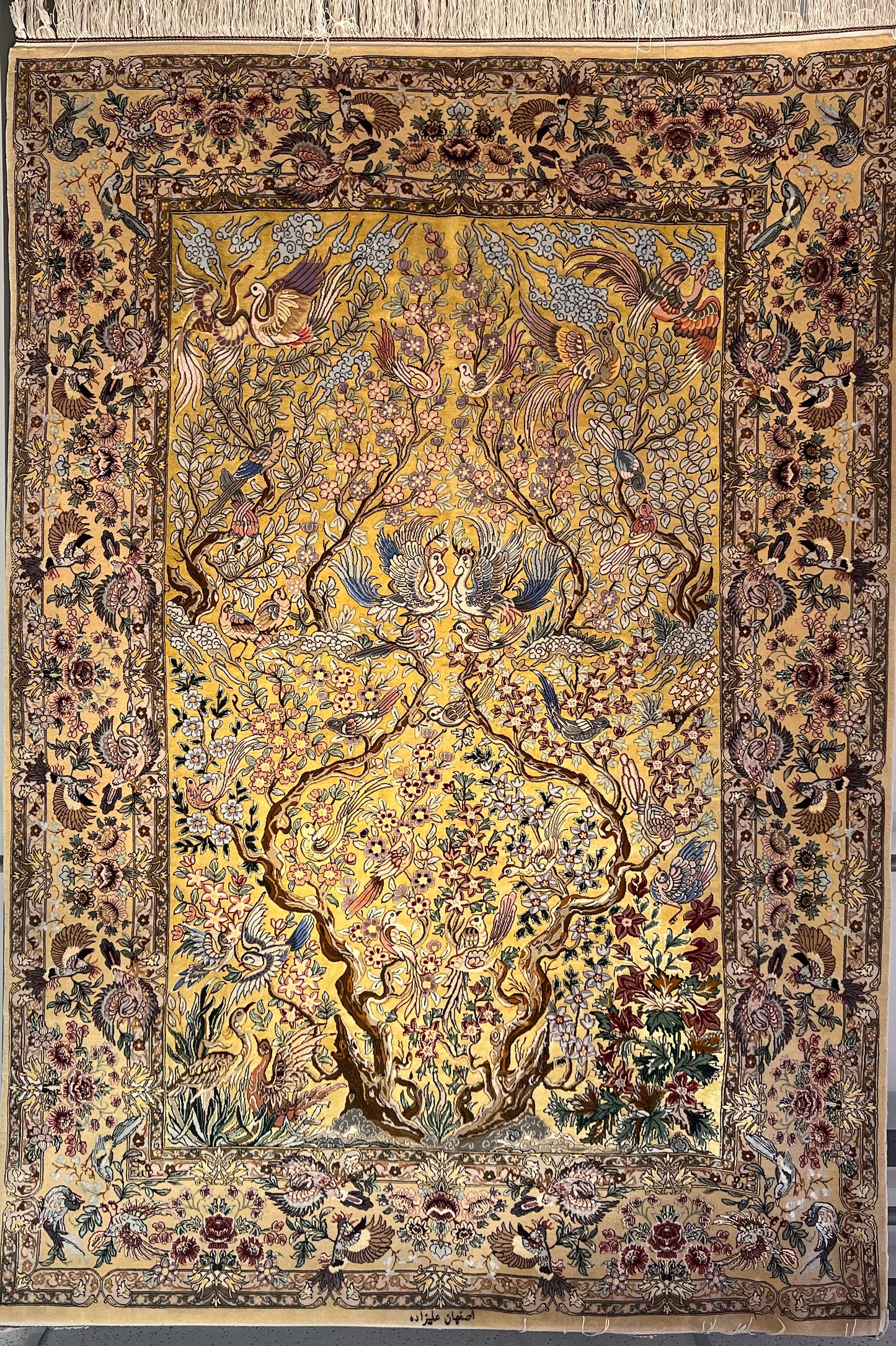 ESFEHAN RUG GOLDEN SILK. BACKGROUND &SILK FOUNDATION