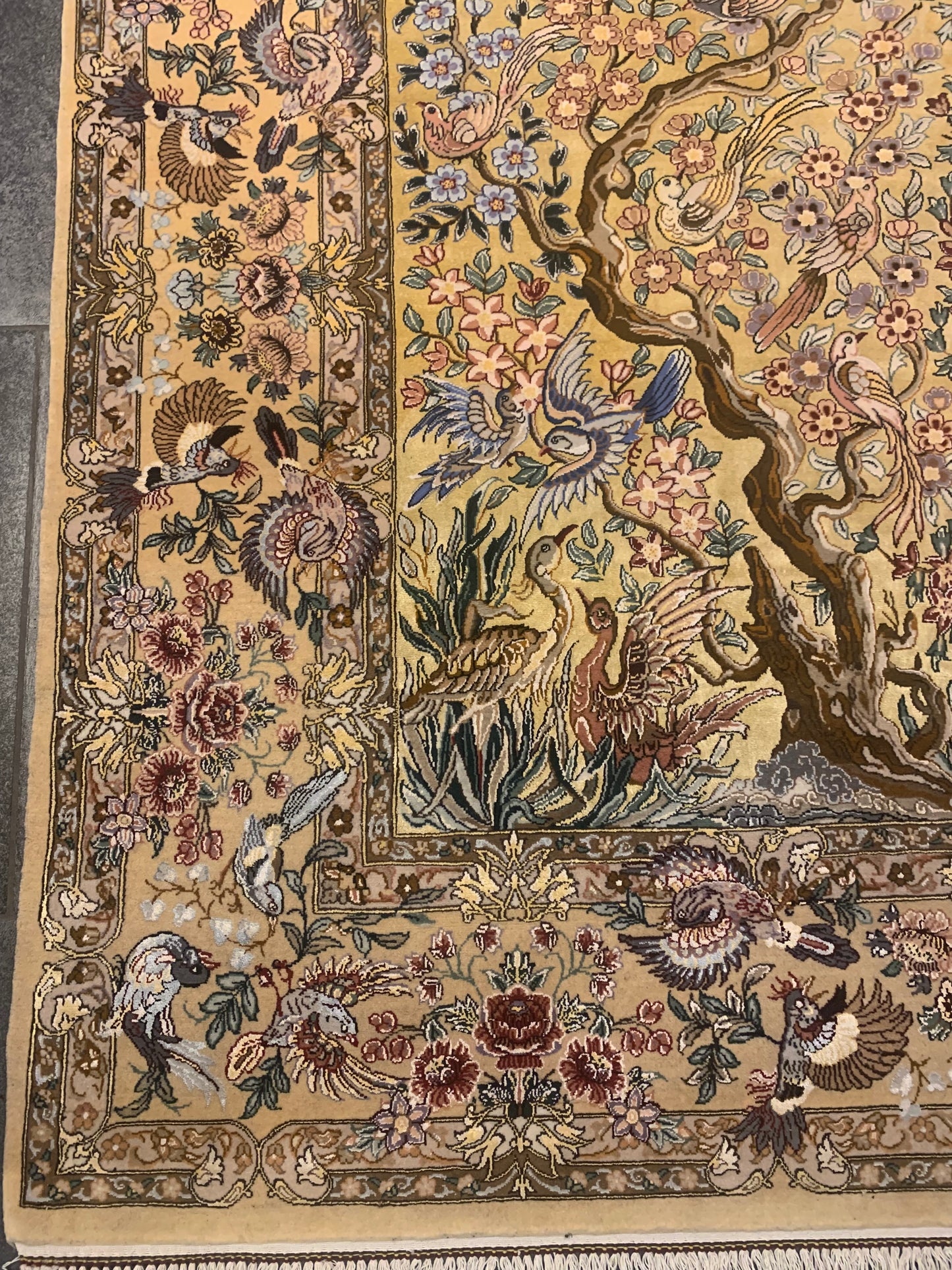 ESFEHAN RUG GOLDEN SILK. BACKGROUND &SILK FOUNDATION