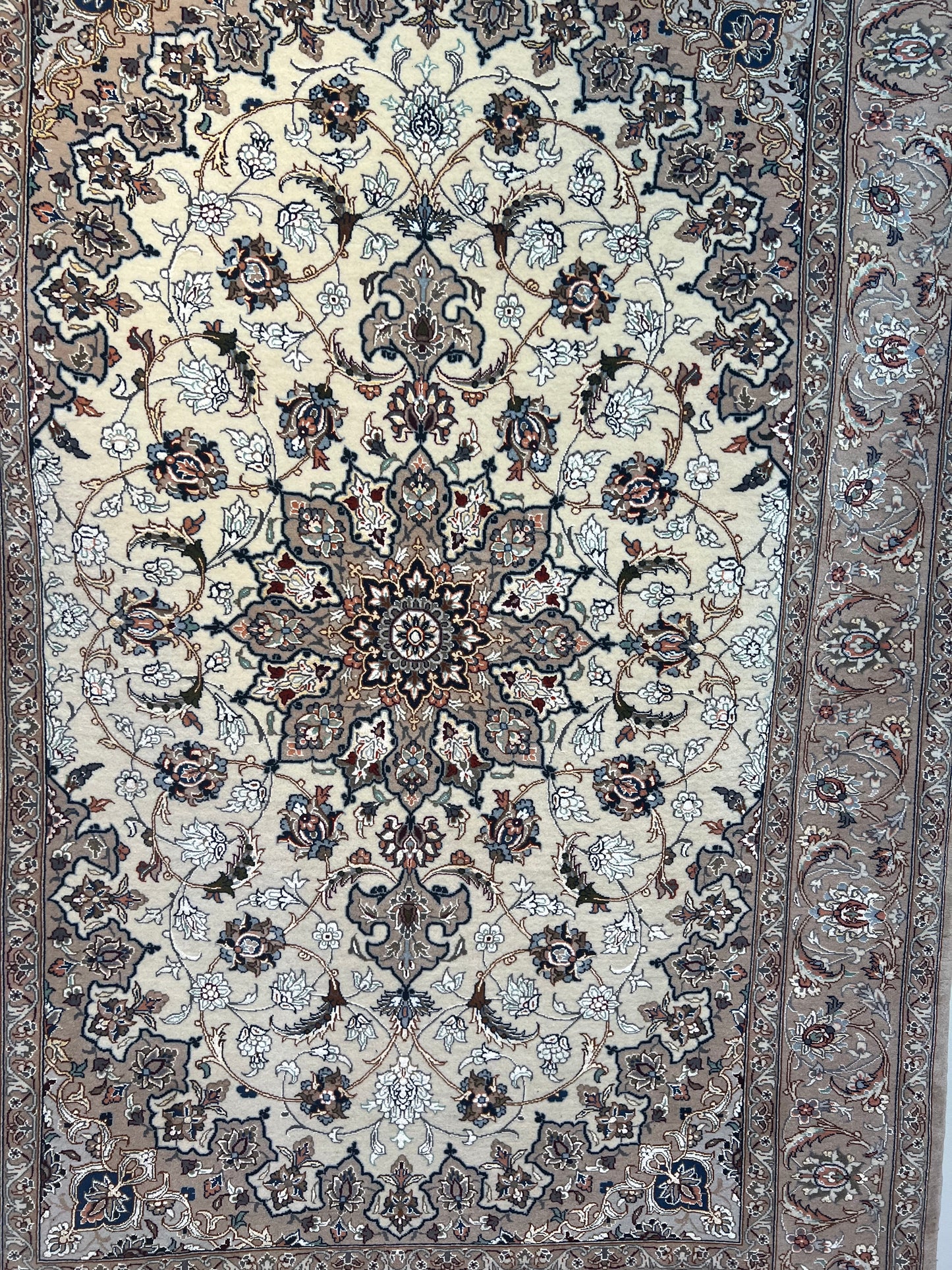 ESFEHAN RUG