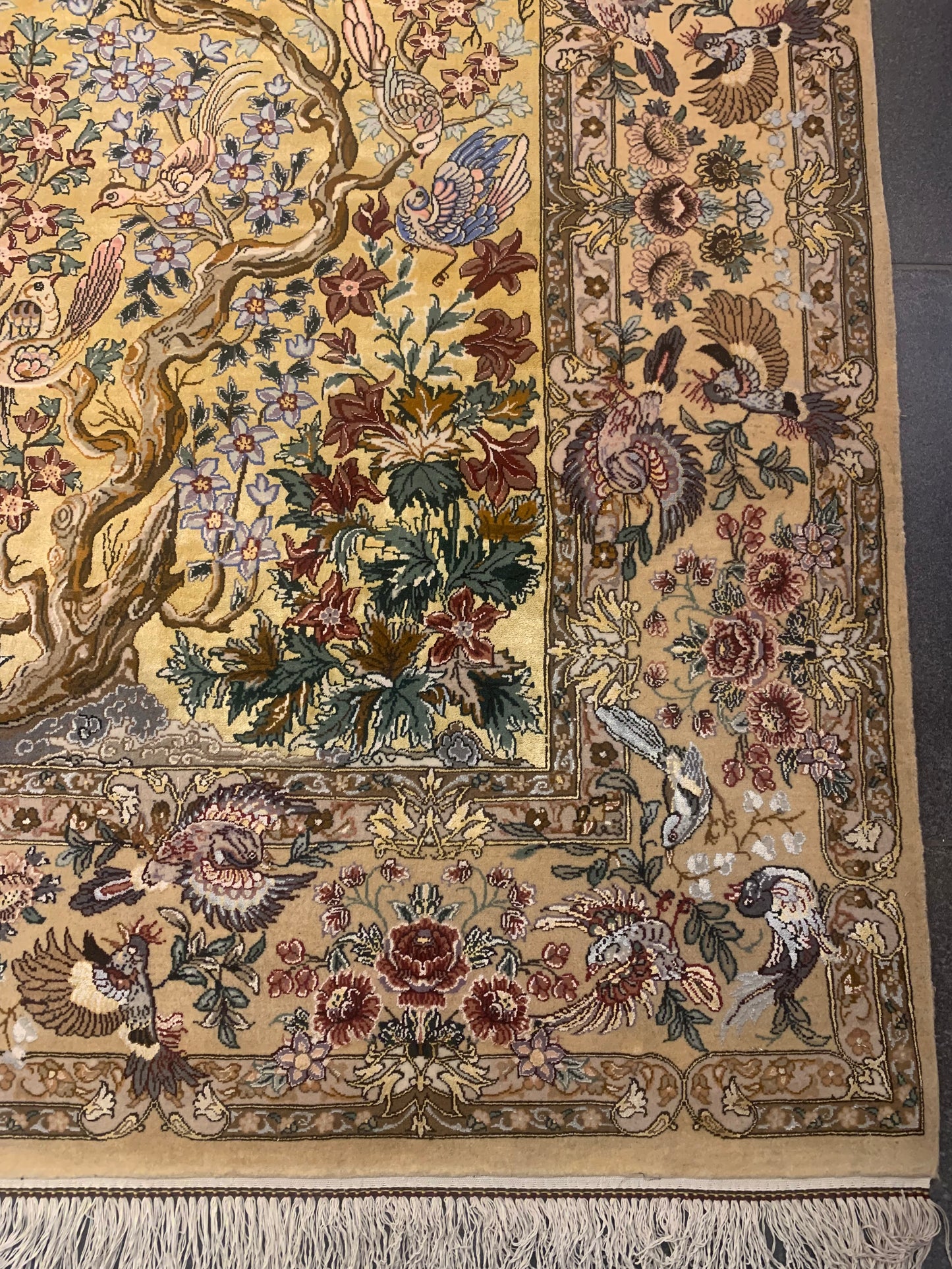 ESFEHAN RUG GOLDEN SILK. BACKGROUND &SILK FOUNDATION