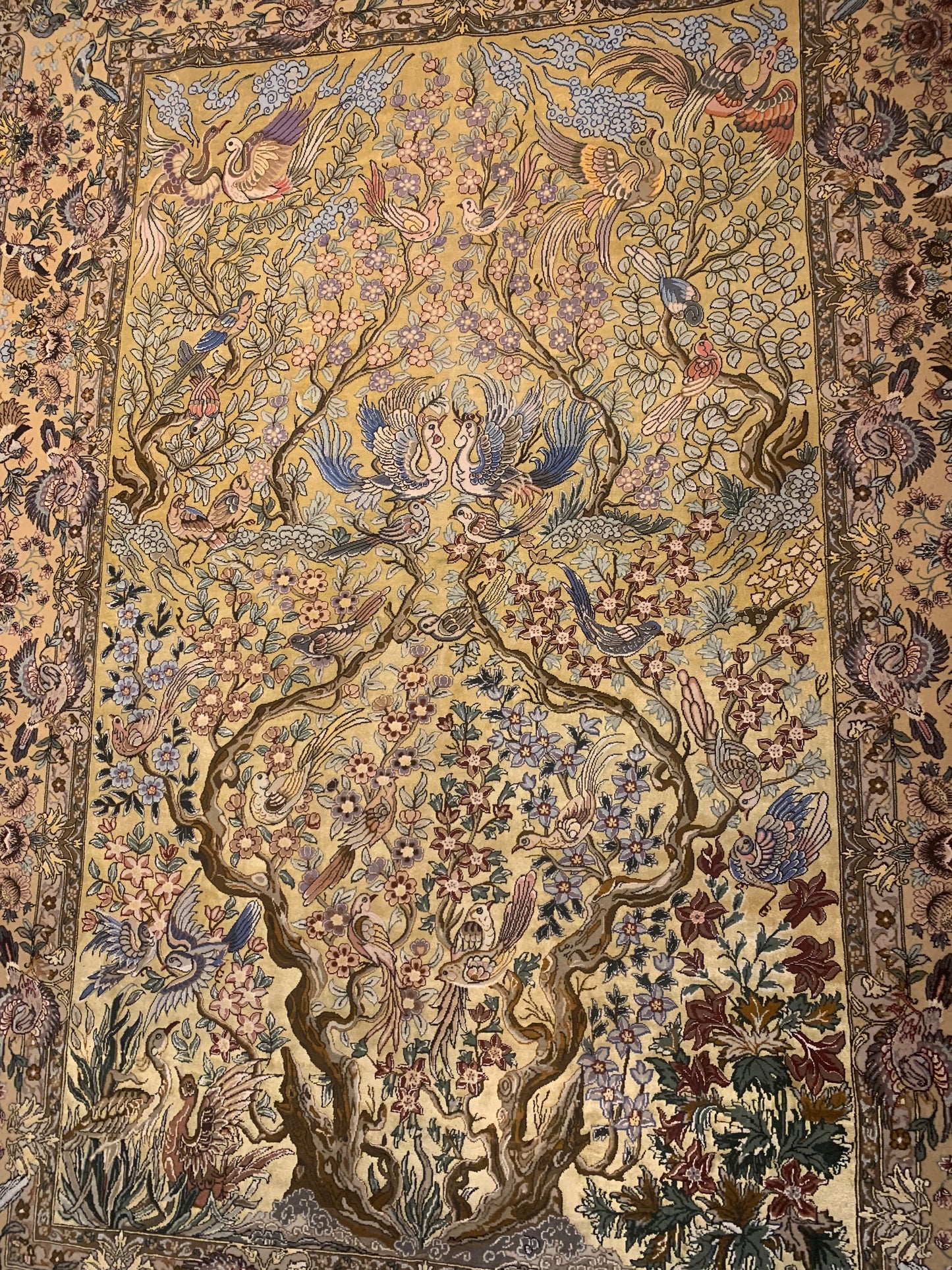 ESFEHAN RUG GOLDEN SILK. BACKGROUND &SILK FOUNDATION