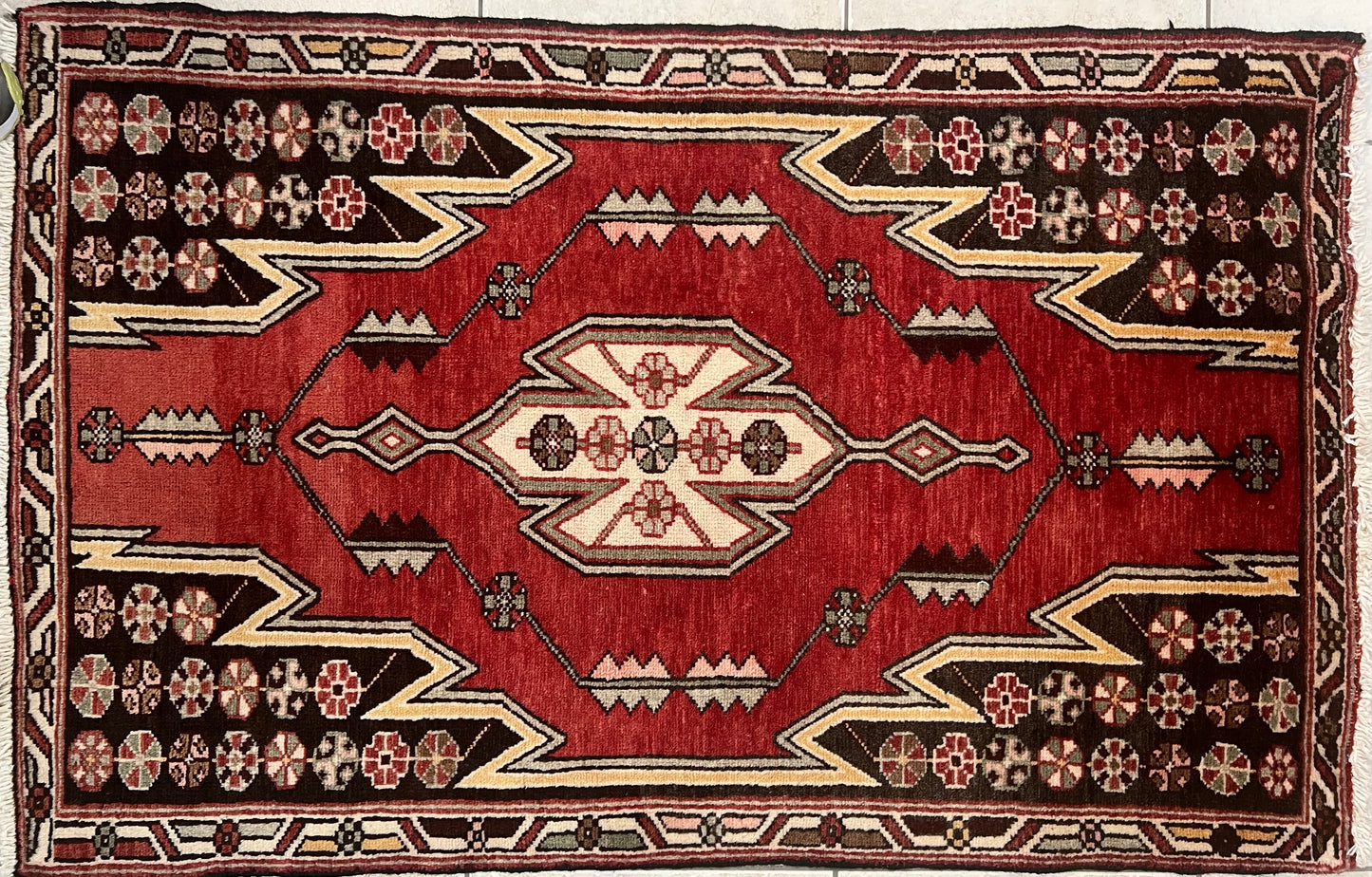 MAZLAGHAN RUG