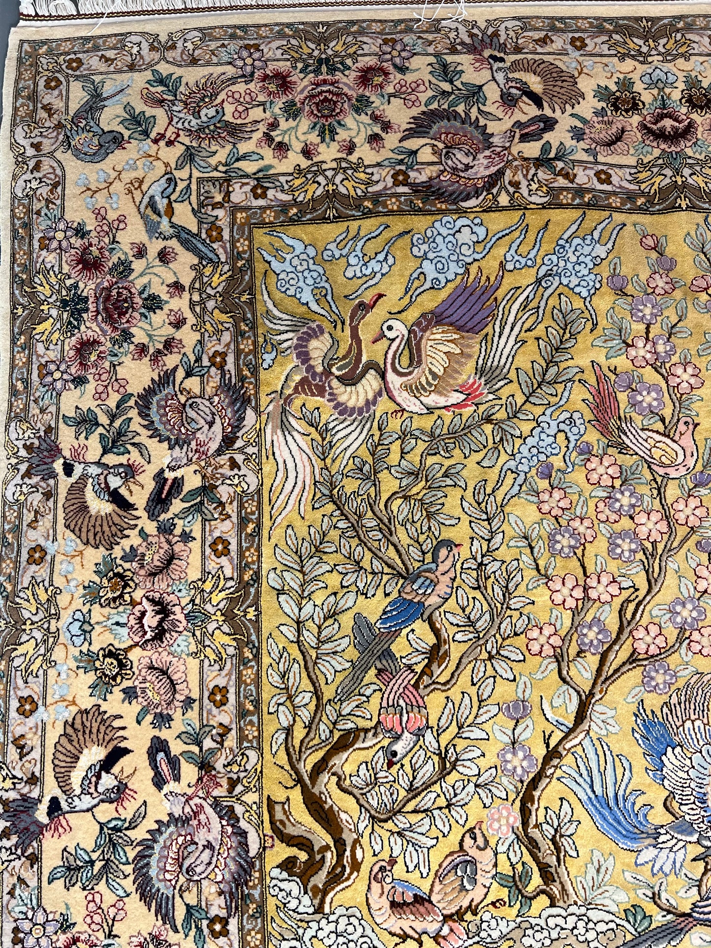 ESFEHAN RUG GOLDEN SILK. BACKGROUND &SILK FOUNDATION