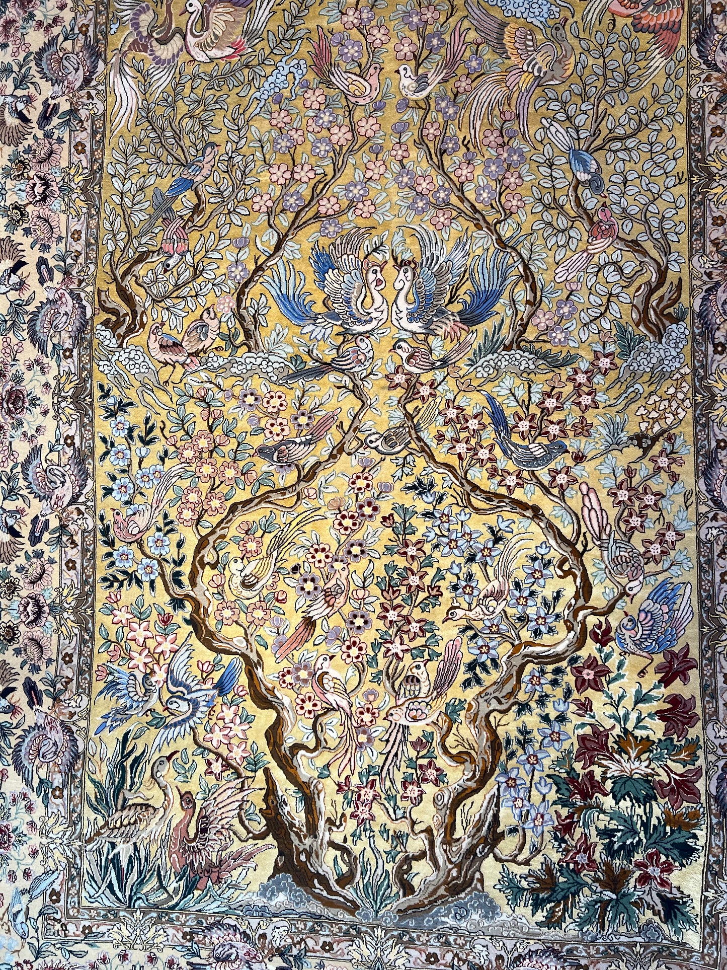 ESFEHAN RUG GOLDEN SILK. BACKGROUND &SILK FOUNDATION