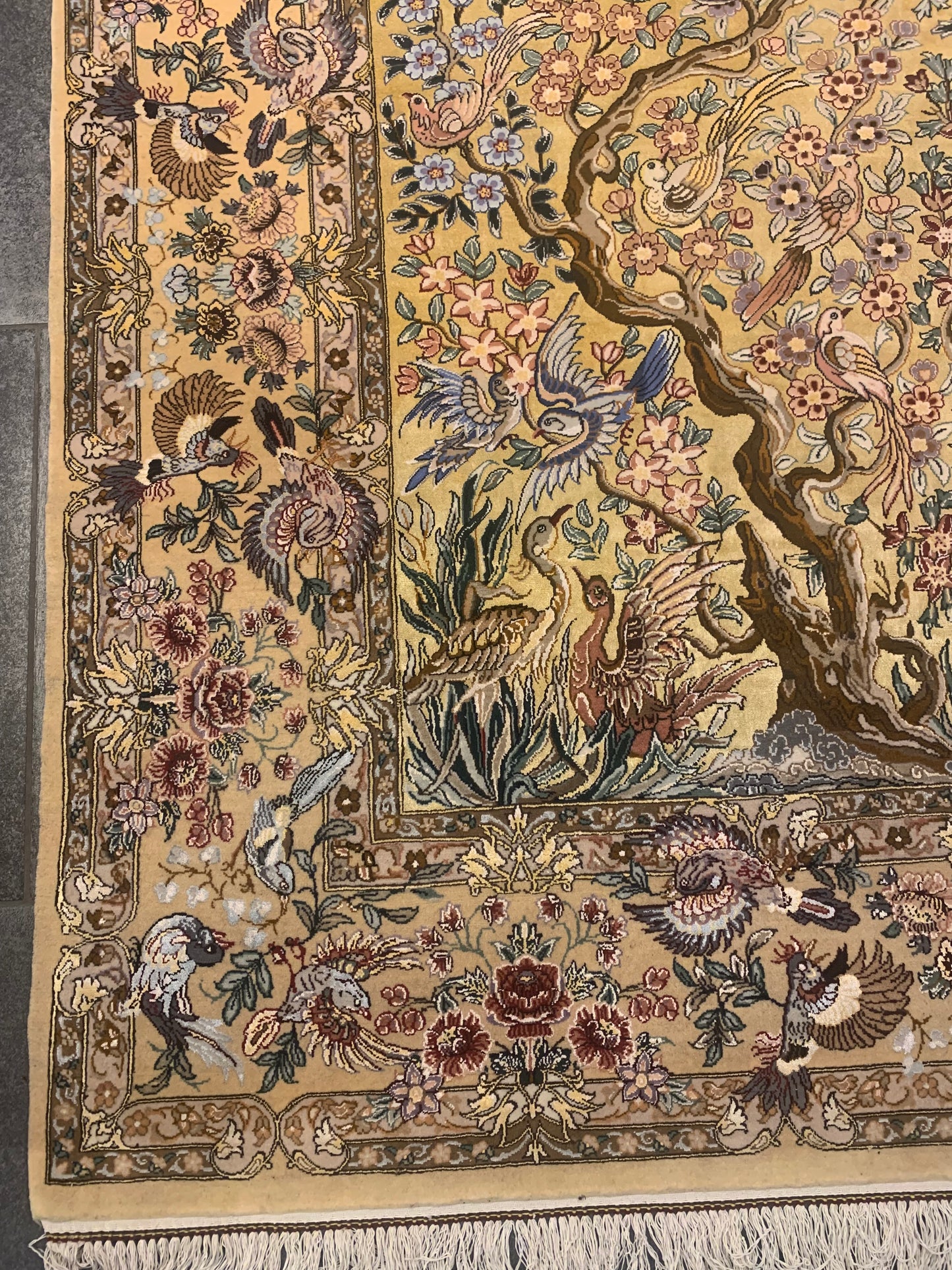 ESFEHAN RUG GOLDEN SILK. BACKGROUND &SILK FOUNDATION