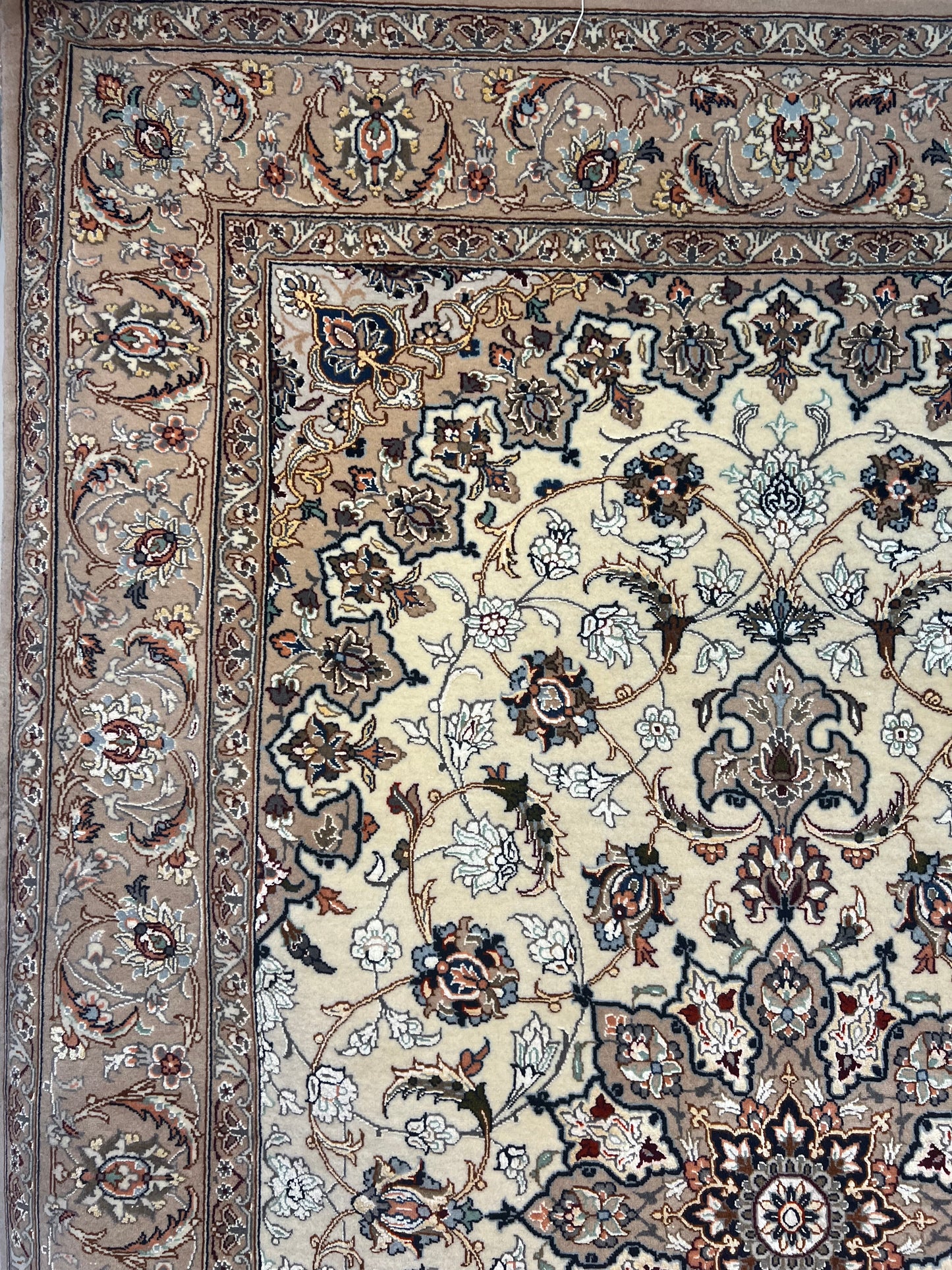 ESFEHAN RUG