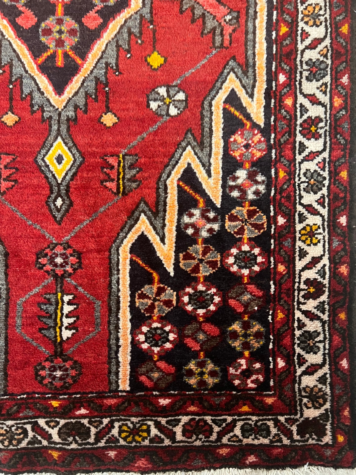 MAZLEGHAN RUG