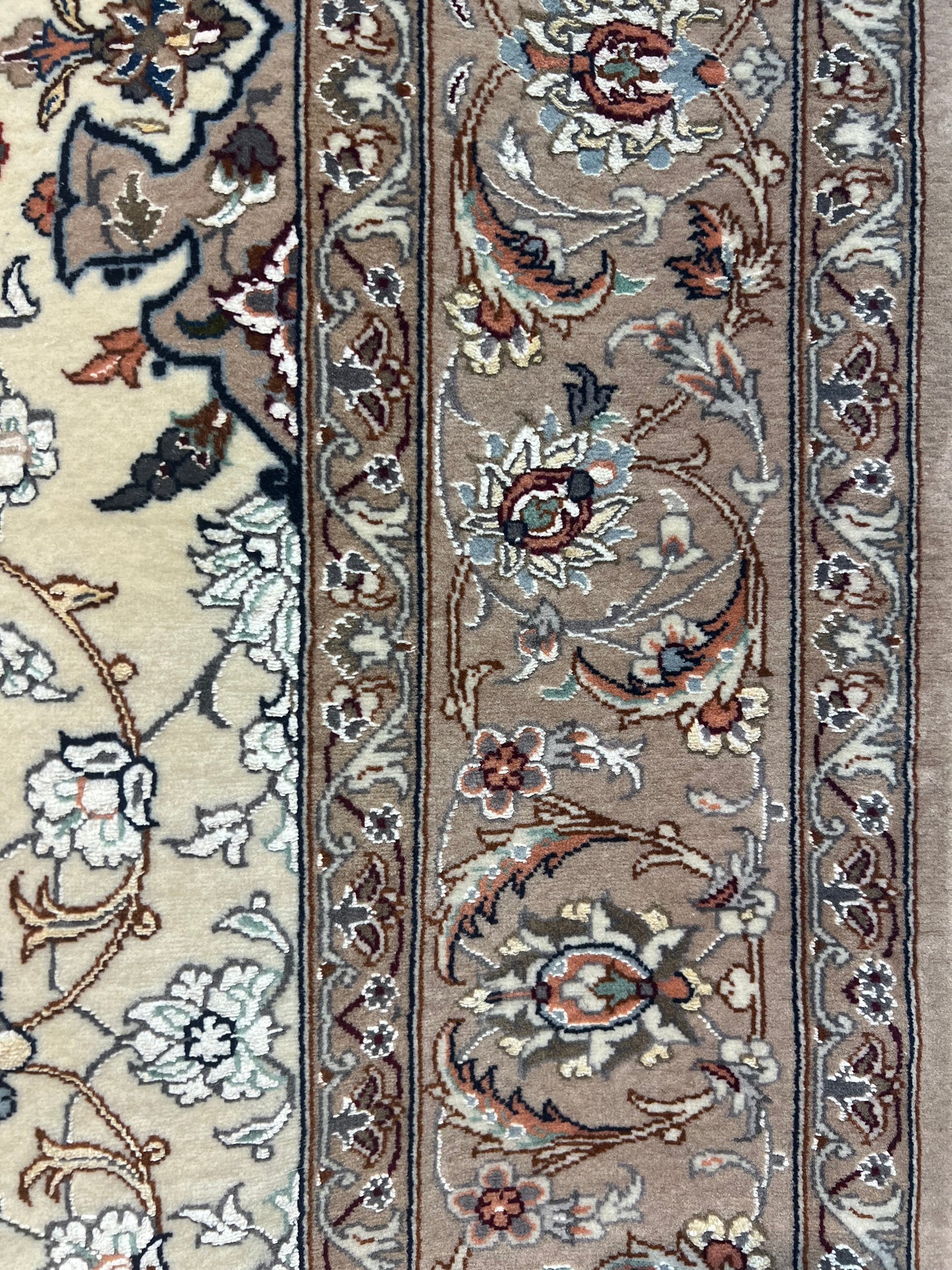 ESFEHAN RUG