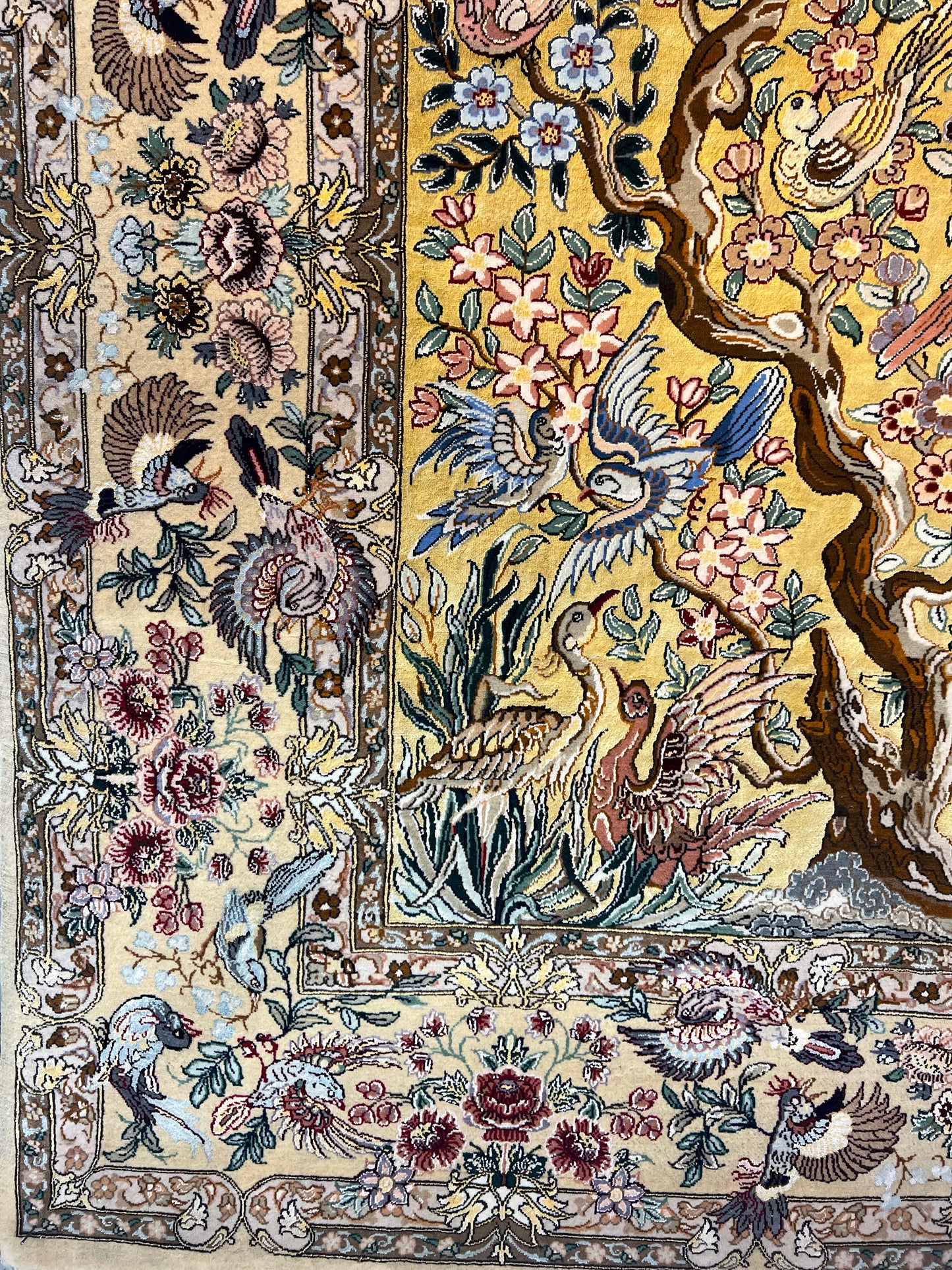 ESFEHAN RUG GOLDEN SILK. BACKGROUND &SILK FOUNDATION